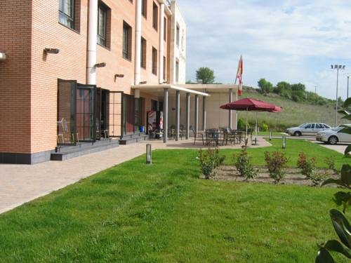Imagen de los exteriores del Hotel Camino Real, DUEÑAS. Foto 6
