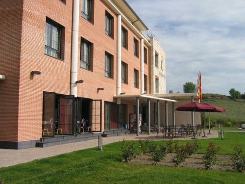 Imagen de los exteriores del Hotel Camino Real, DUEÑAS. Foto 7