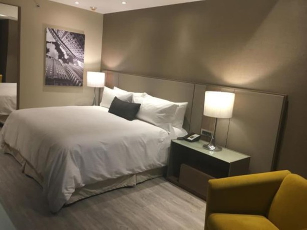 Imagen de la habitación del Hotel Camino Real Fashion Drive Monterrey. Foto 6