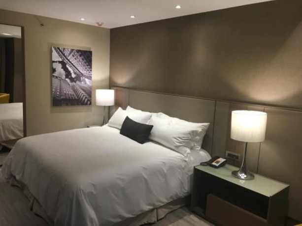 Imagen de la habitación del Hotel Camino Real Fashion Drive Monterrey. Foto 8