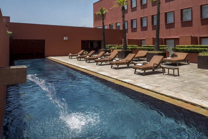 Imagen de la piscina del Hotel Camino Real Monterrey. Foto 16
