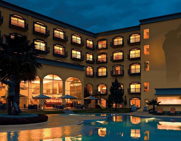 Imagen de la piscina del Hotel Camino Real Puebla Angelopolis. Foto 10