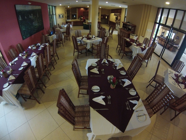 Imagen del bar/restaurante del Hotel Camino Real Tikal. Foto 2