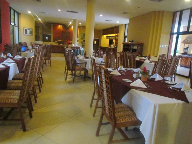 Imagen del bar/restaurante del Hotel Camino Real Tikal. Foto 3