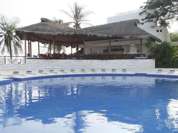 Imagen de la piscina del Hotel Camino Real Zaashila Huatulco. Foto 7