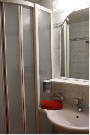 Imagen de la habitación del Hotel Camona. Foto 8