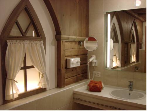 Imagen de la habitación del Hotel Camona. Foto 9