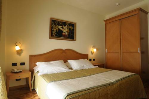 Imagen de la habitación del Hotel Camoretti. Foto 13