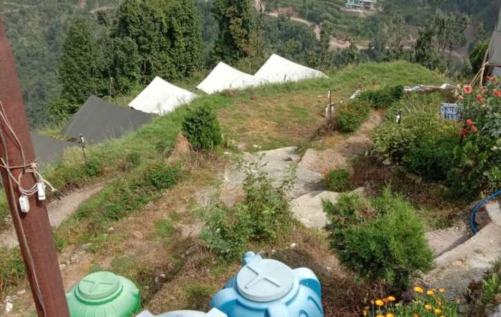 Imagen general del Hotel Camp Awara Dhanaulti. Foto 12