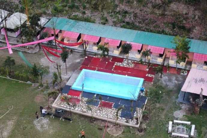 Imagen de la piscina del Hotel Camp Awara Rishikesh. Foto 20