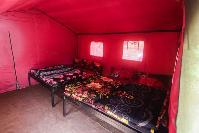 Imagen de los interiores del Hotel Camp Awara Rishikesh. Foto 13