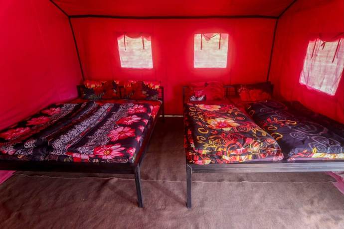 Imagen de los interiores del Hotel Camp Awara Rishikesh. Foto 16