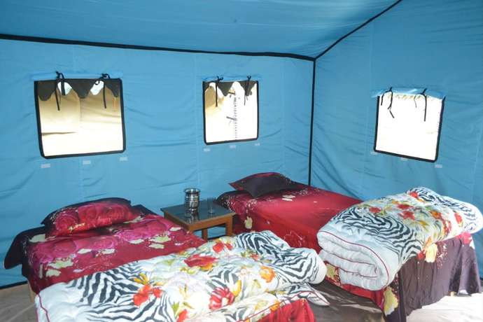 Imagen de los interiores del Hotel Camp Awara Rishikesh. Foto 17