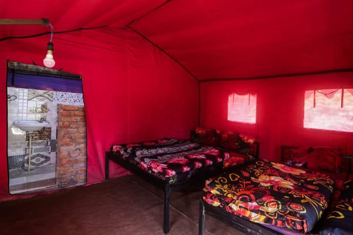 Imagen de los interiores del Hotel Camp Awara Rishikesh. Foto 18