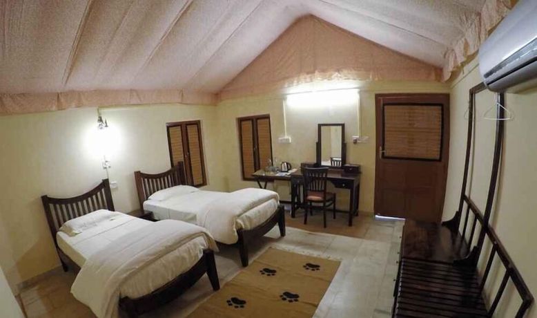 Imagen de la habitación del Hotel Camp Dev Vilas Kanha. Foto 12