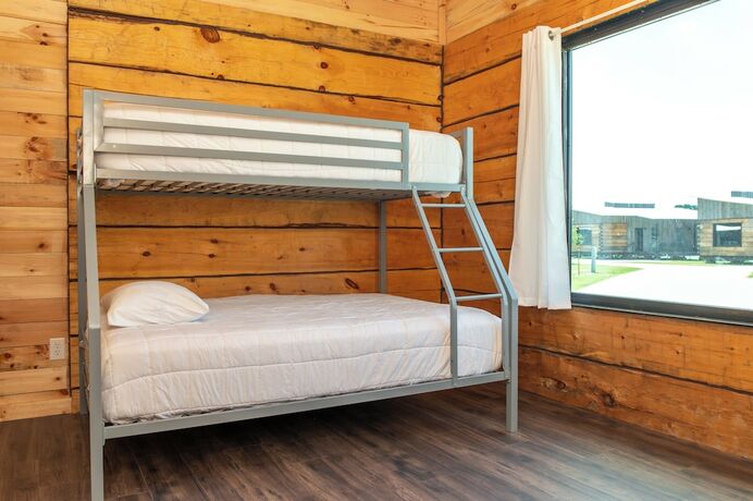 Imagen de la habitación del Hotel Camp Fimfo Waco. Foto 20