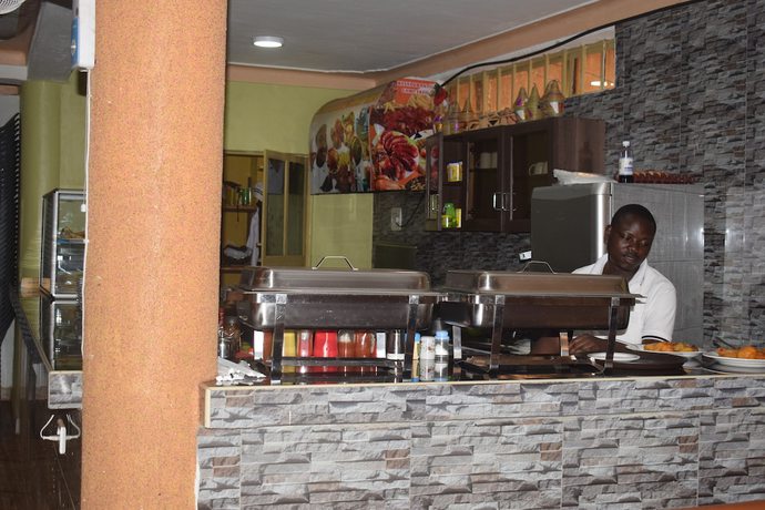 Imagen del bar/restaurante del Hotel Camp Fred. Foto 3