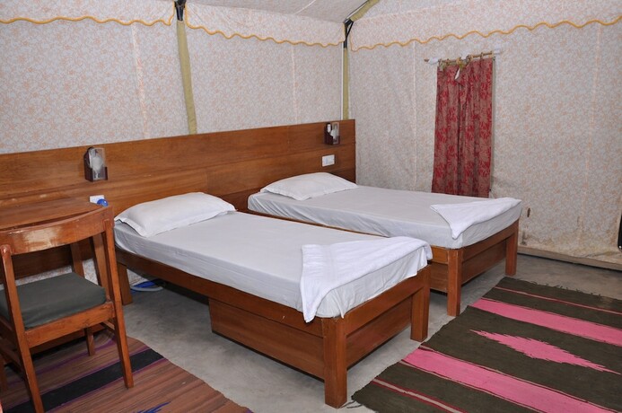 Imagen general del Hotel Camp High 5 Jayalgarh. Foto 11