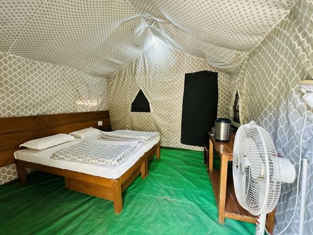 Imagen general del Hotel Camp High 5 Jayalgarh. Foto 15