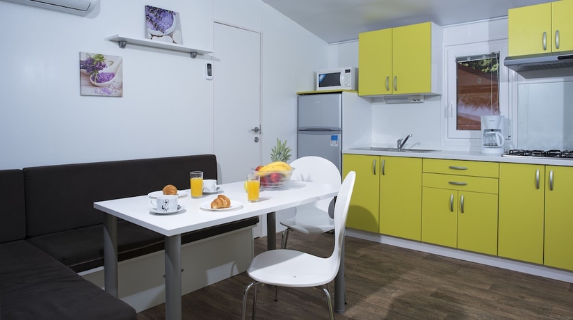 Imagen de los interiores del Hotel Camp Perna. Foto 19