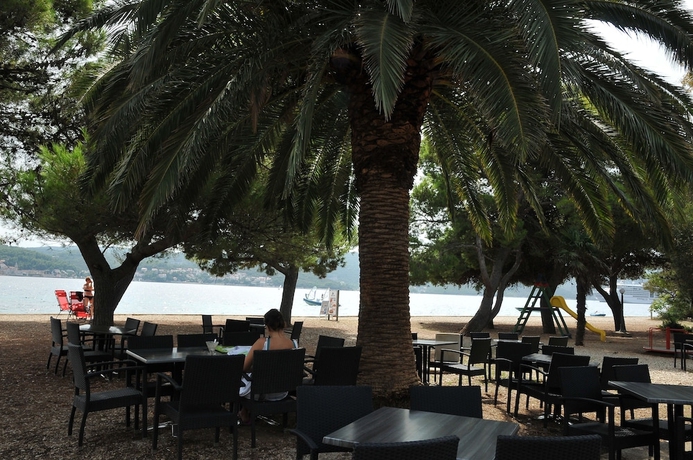 Imagen del bar/restaurante del Hotel Camp Perna. Foto 3