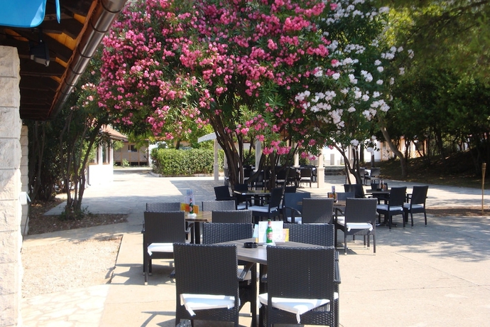 Imagen del bar/restaurante del Hotel Camp Perna. Foto 4