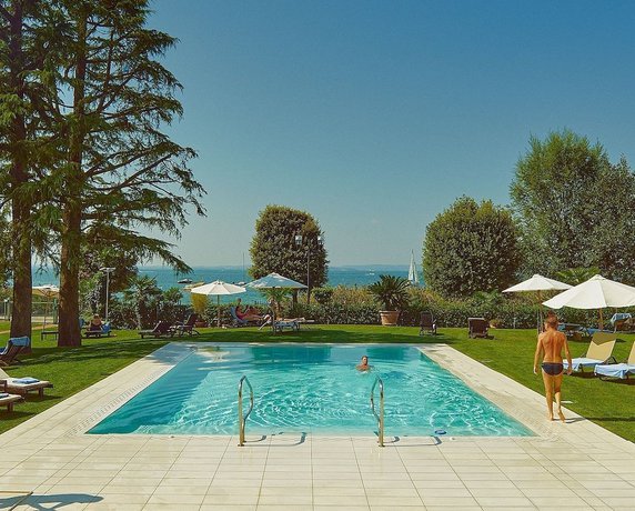 Imagen de la piscina del Hotel Campagnola, Cisano. Foto 16
