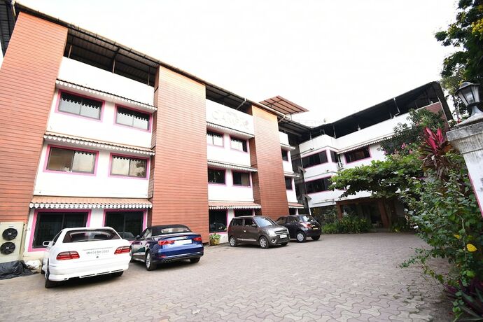 Imagen general del Hotel Campal. Foto 6