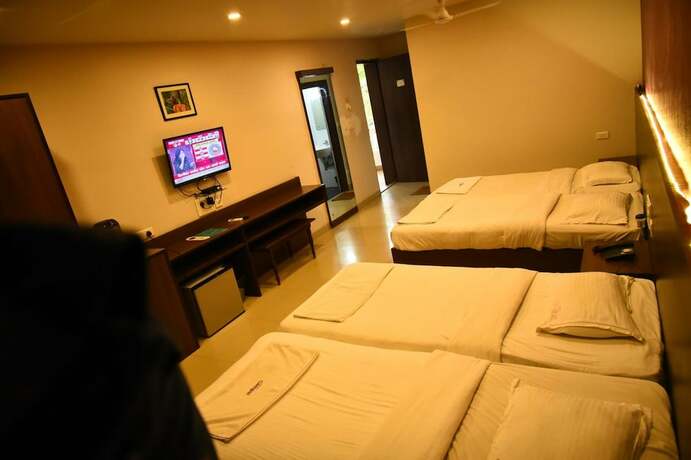 Imagen general del Hotel Campal. Foto 12
