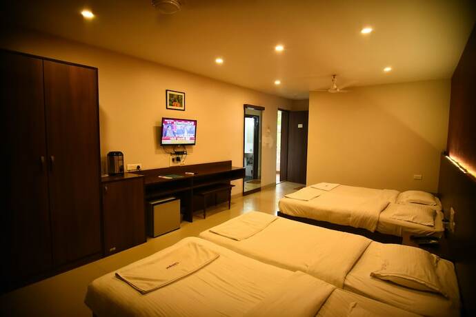 Imagen de la habitación del Hotel Campal. Foto 13