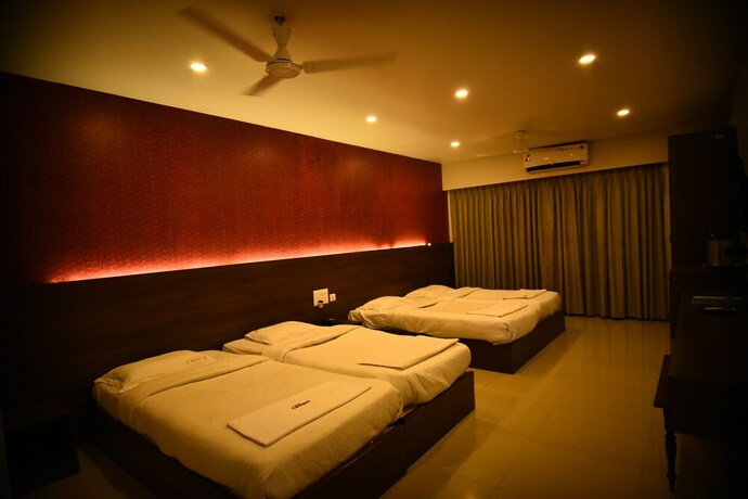 Imagen de la habitación del Hotel Campal. Foto 15