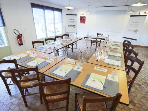 Imagen general del Hotel Campanile Alencon. Foto 15