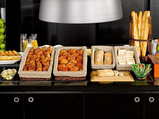 Imagen del bar/restaurante del Hotel Campanile Annecy Cran Gevrier. Foto 5