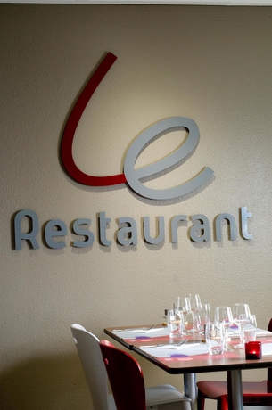 Imagen del bar/restaurante del Hotel Campanile Annecy Cran Gevrier. Foto 6