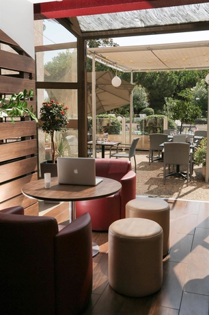 Imagen del bar/restaurante del Hotel Campanile Antibes - Juan Les Pins. Foto 2