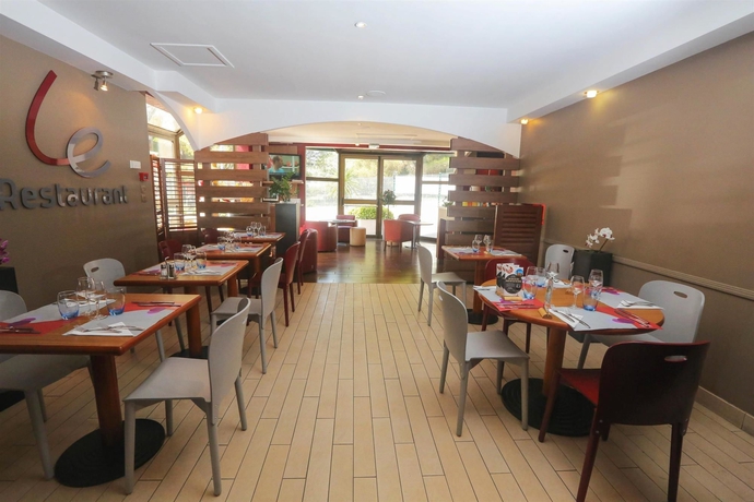 Imagen del bar/restaurante del Hotel Campanile Antibes - Juan Les Pins. Foto 4