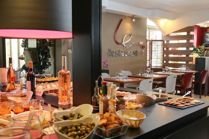 Imagen del bar/restaurante del Hotel Campanile Antibes - Juan Les Pins. Foto 5