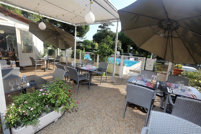 Imagen del bar/restaurante del Hotel Campanile Antibes - Juan Les Pins. Foto 7