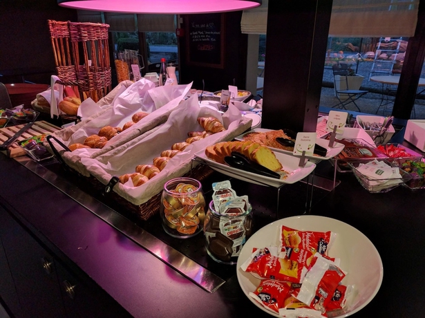 Imagen del bar/restaurante del Hotel Campanile Auch. Foto 2