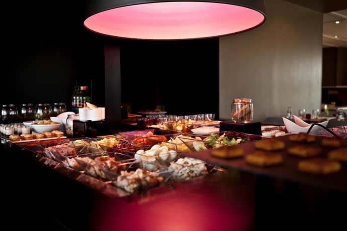 Imagen del bar/restaurante del Hotel Campanile Avallon. Foto 4