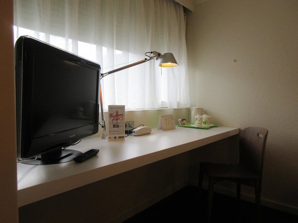 Imagen de la habitación del Hotel Campanile Bayeux. Foto 12