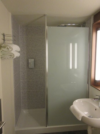 Imagen de la habitación del Hotel Campanile Bayeux. Foto 13