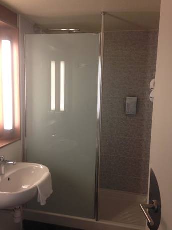 Imagen de la habitación del Hotel Campanile Bayeux. Foto 17