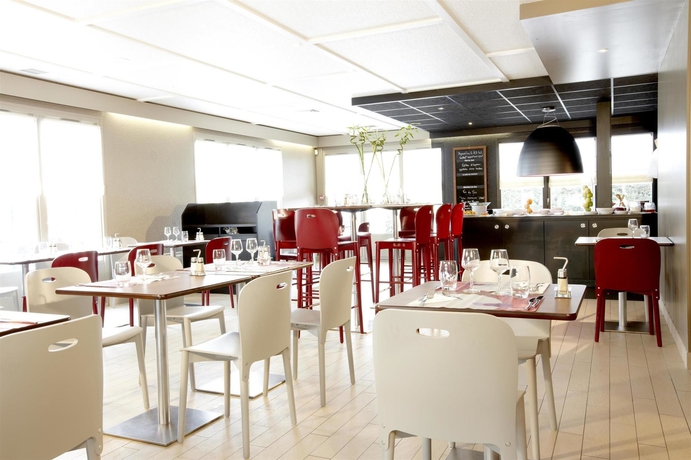 Imagen del bar/restaurante del Hotel Campanile Bayonne. Foto 7