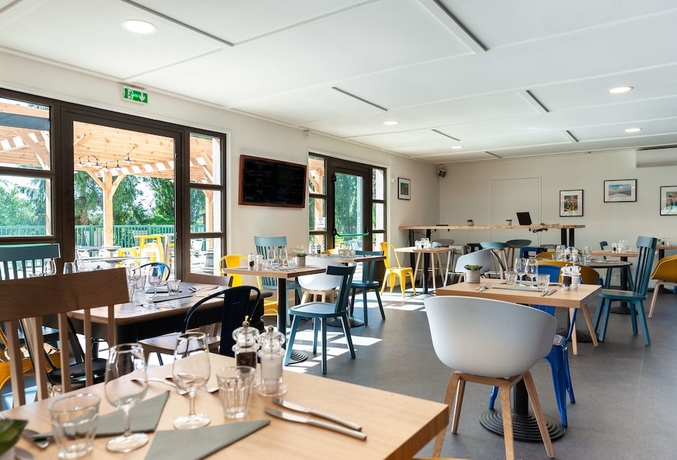 Imagen del bar/restaurante del Hotel Campanile Beaune. Foto 10