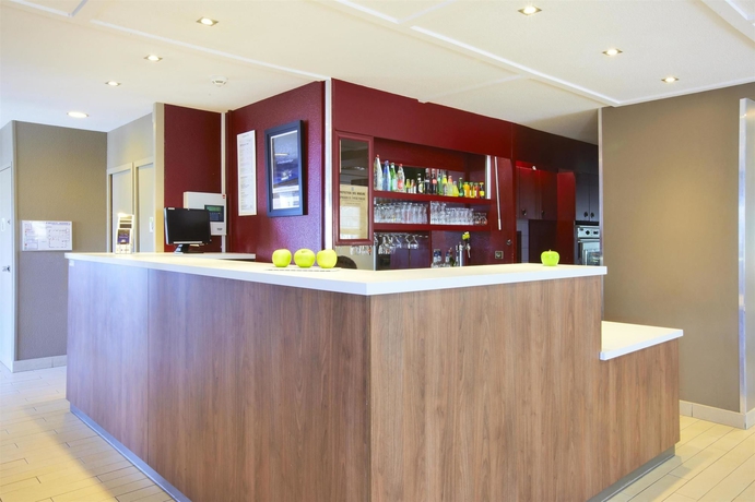 Imagen del bar/restaurante del Hotel Campanile Beziers. Foto 8