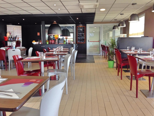 Imagen del bar/restaurante del Hotel Campanile Bollene. Foto 8
