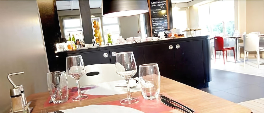 Imagen del bar/restaurante del Hotel Campanile Caen Mondeville. Foto 4