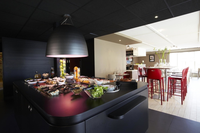 Imagen del bar/restaurante del Hotel Campanile Calais. Foto 3