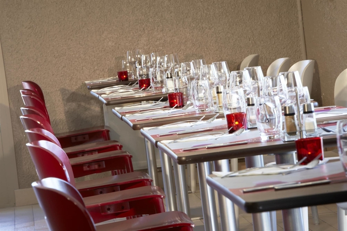 Imagen del bar/restaurante del Hotel Campanile Calais. Foto 4